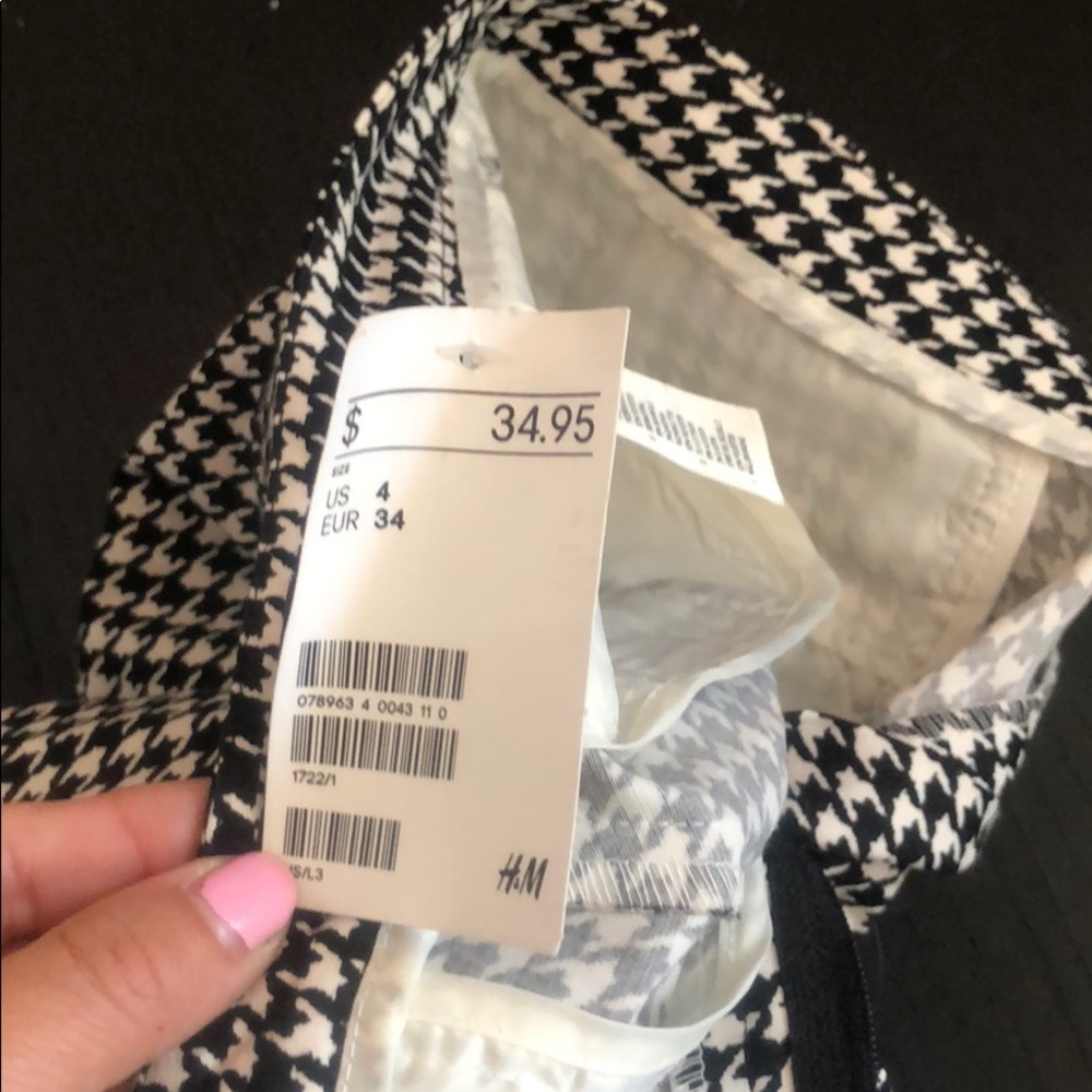 Black and white light weight pants with tags